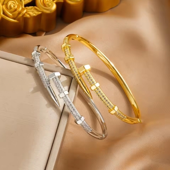 Luxury Style Elegant Gold  Women's Bracelets - Picture 2 of 8